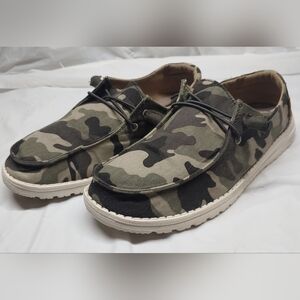 Camouflage Men's HeyDude Slides Size 10